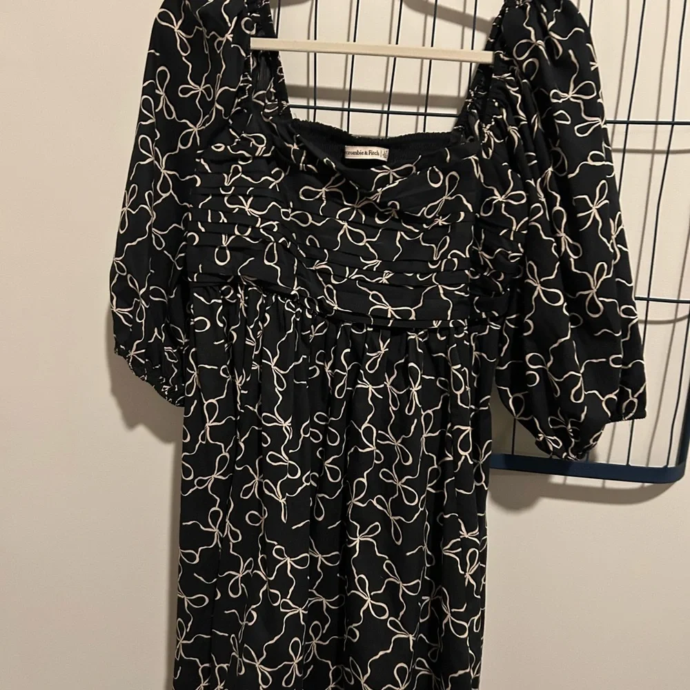Abercrombie & Fitch Bow Print Emerson Mini Dress - Picture 4 of 6